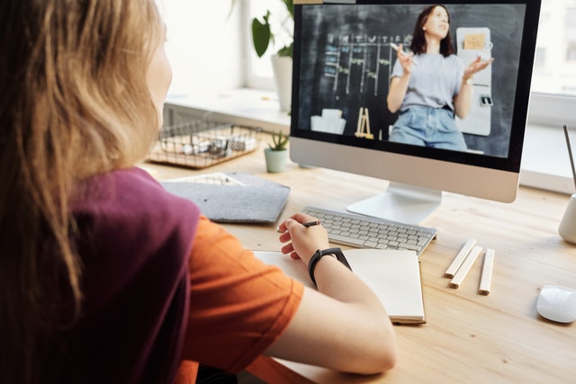 Traditional vs. Online Learning