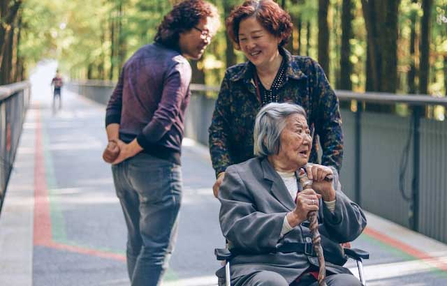 Taking Care of Aging Parents To Make Them Happy