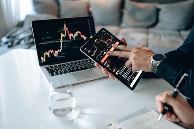 Business Transformation Strategies -Mitigating Uncertainty and Risk