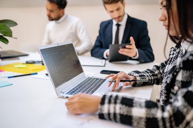 Validating Business Decisions - Aligning with Stakeholder Needs, The Role of Leadership in Driving Radical Innovation